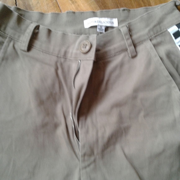 Hot and Delicious khaki pants NWOT - Picture 2 of 3